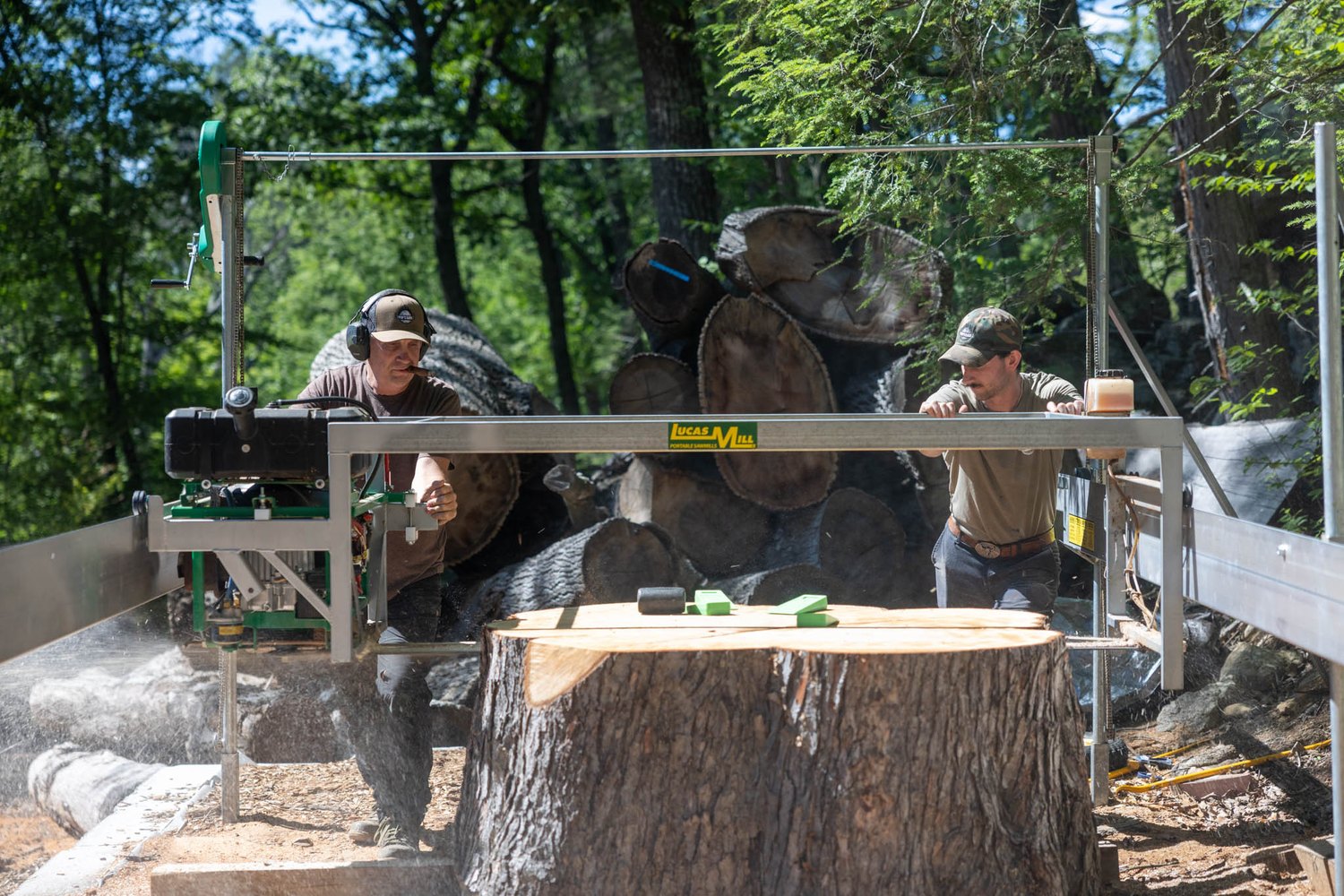 Lucas Mill slabber opening a monster log